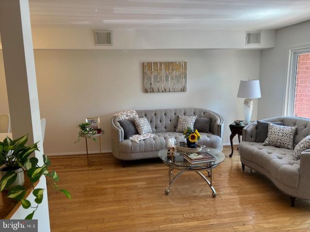1209 Norwalk Road, Unit 4 Philadelphia, PA 19115 - Photo 9 of 19 Living room