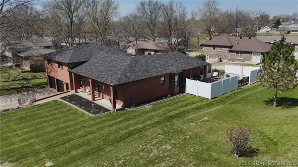 $384,900 | 421 West Bourbon Street, Eldon, MO 65026