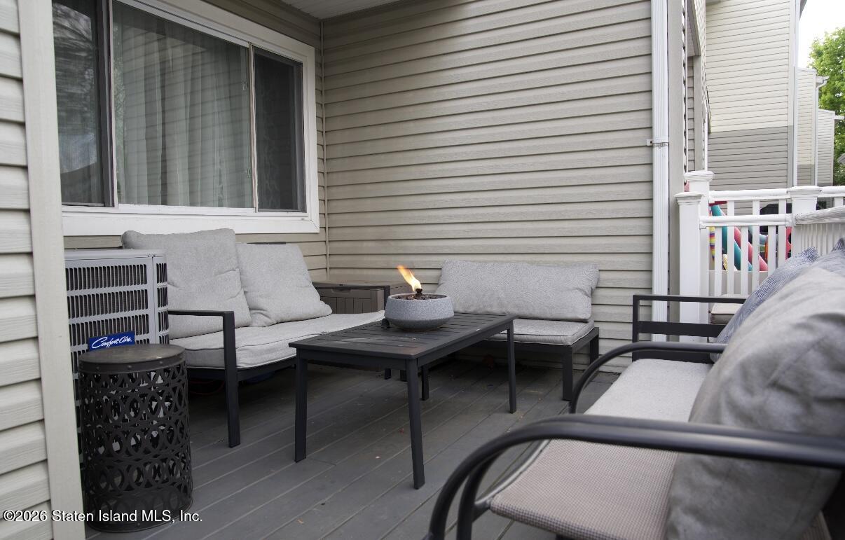 407-2 Willow Road East Staten Island, NY 10314 - Photo 3 of 21 IMG_0893
