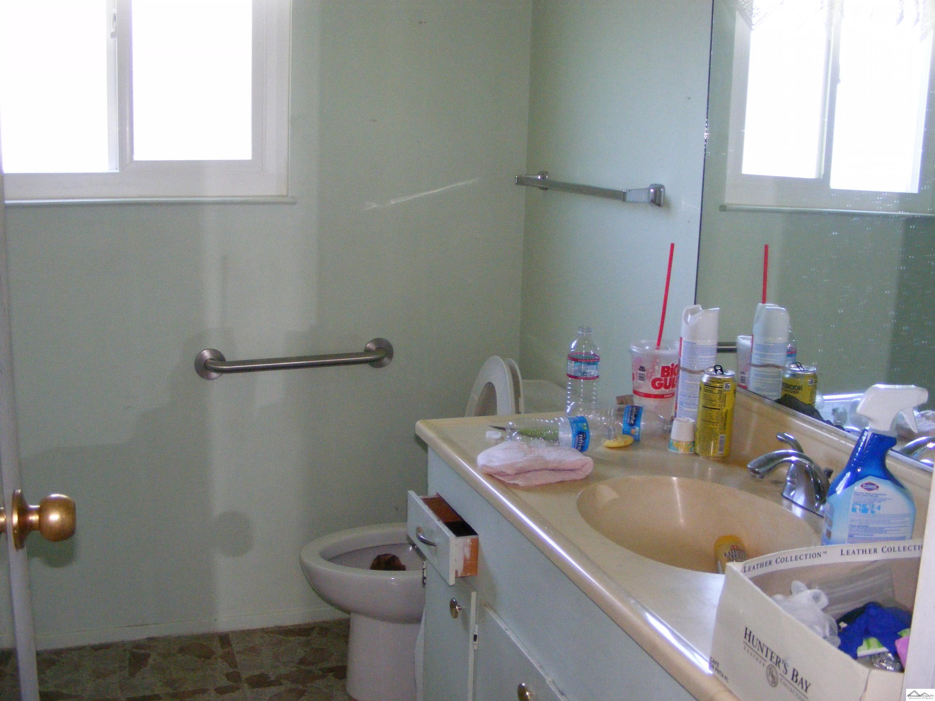 610 Ridge Road Redding, CA 96003 - Photo 9 of 14 Gallery Image 9