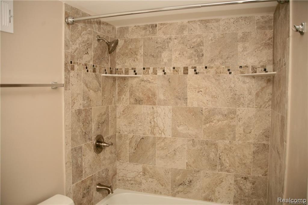1663 Riverside Drive Rochester, MI 48309 - Photo 8 of 13