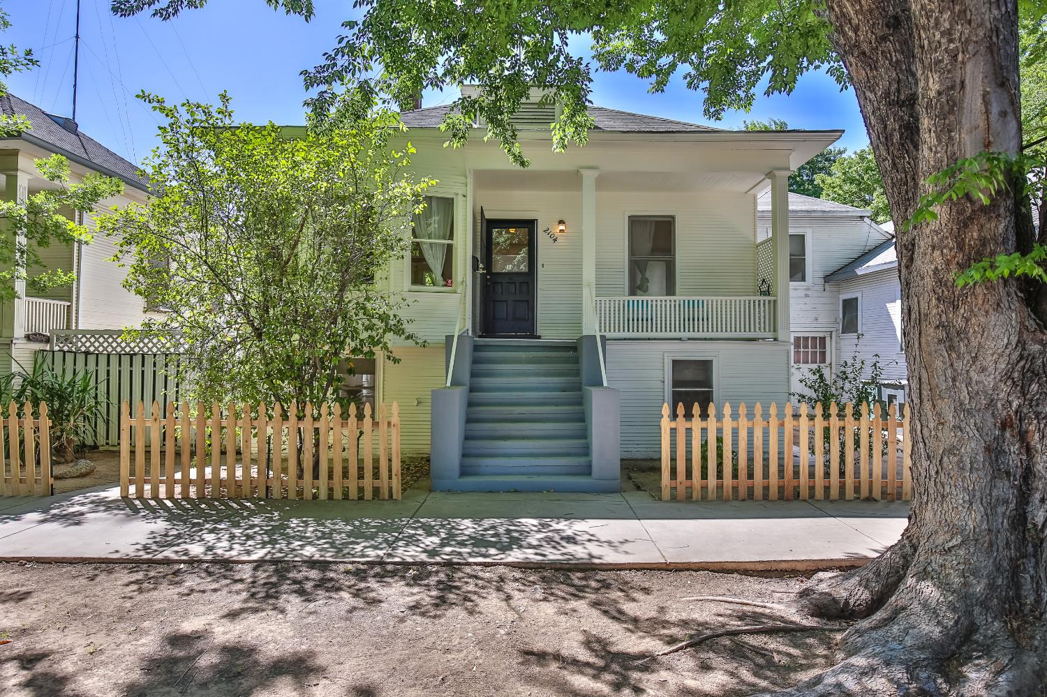 2104 9th Street Sacramento, CA 95818 - Photo 1 of 11