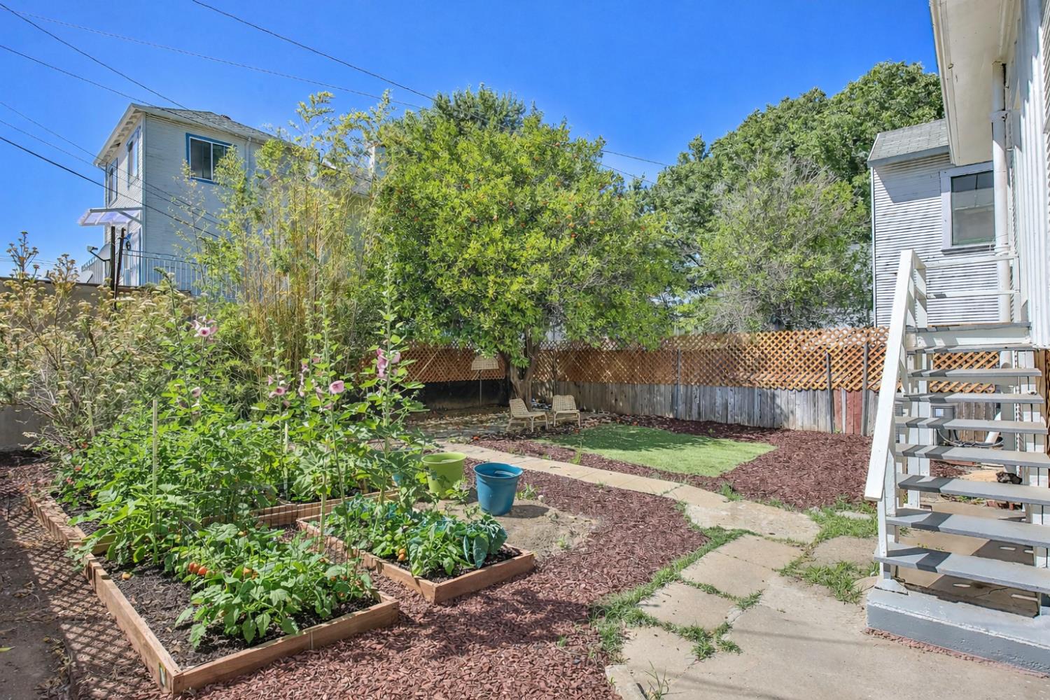 2104 9th Street Sacramento, CA 95818 - Photo 11 of 11 Photo was taken last spring. Garden is currently in winter.