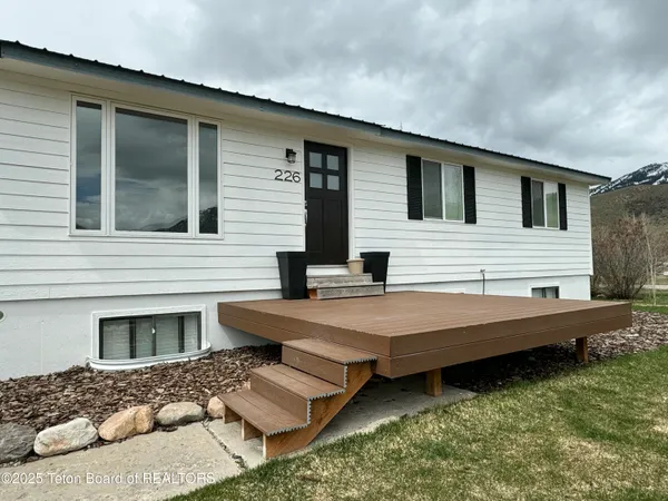 $537,500 | 226 Cottonwood Drive, Smoot, WY 83126