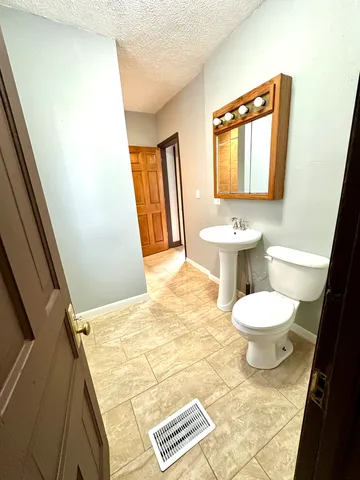 $1,300 | 408 South Gardiner Avenue, Rockford, IL 61104