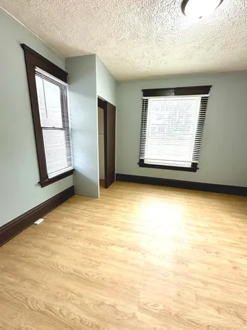 $1,300 | 408 South Gardiner Avenue, Rockford, IL 61104