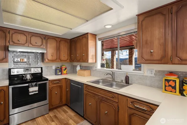 $1,295,000 | 306 Seneca Place Northwest, Renton, WA 98057