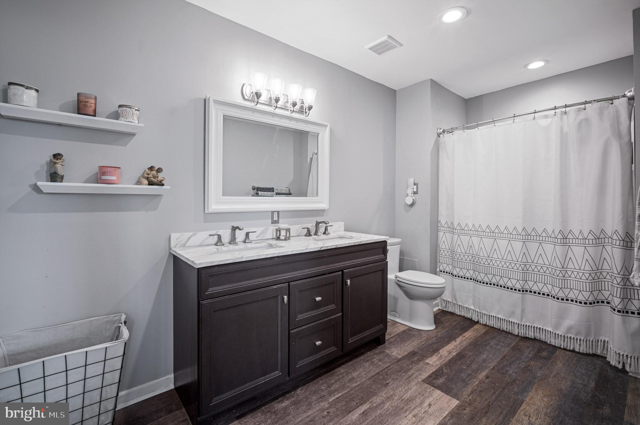 431 Cooper Folly Road Atco, NJ 08004 - Photo 18 of 30 Primary bathroom