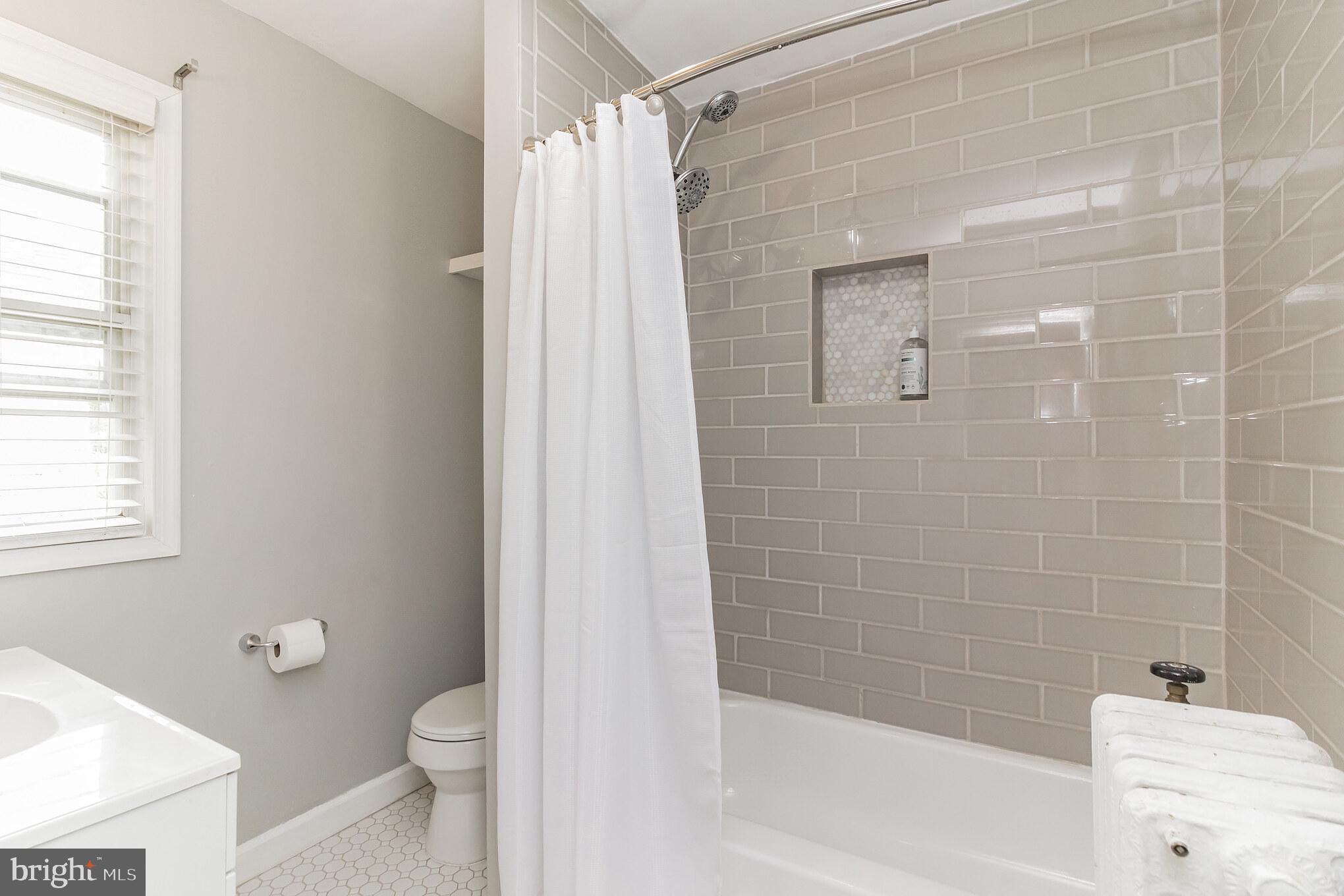 5318 Wendley Road Baltimore, MD 21229 - Photo 22 of 30 Full Bathroom