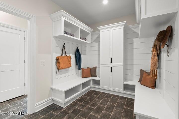 40 Circle Drive Rumson, NJ 07760 - Photo 9 of 29 20250405143629880389000000-o