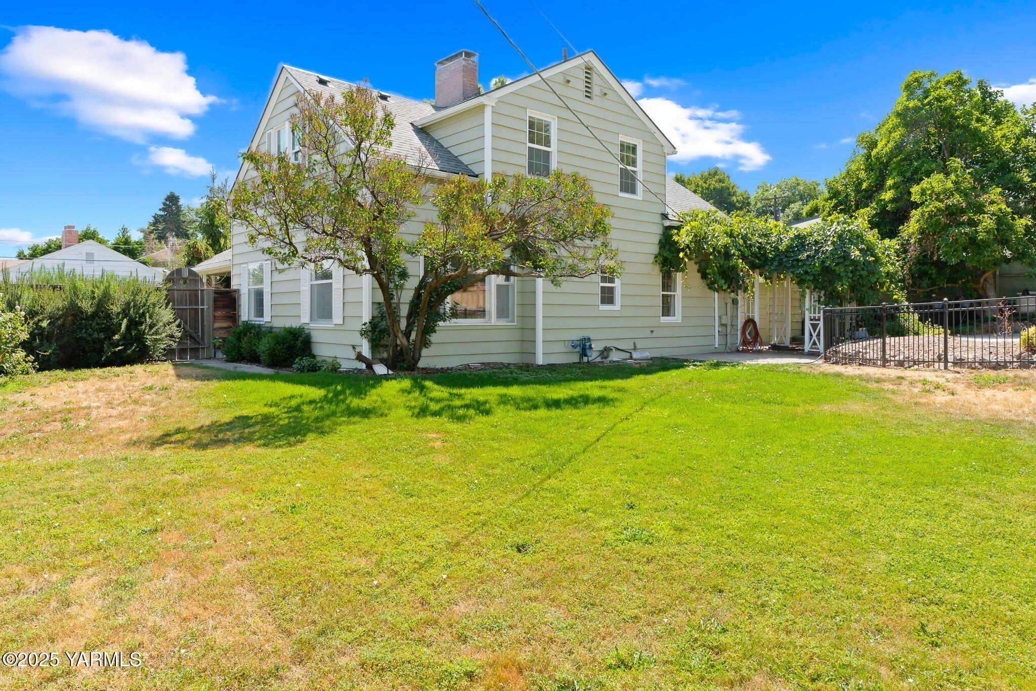 3310 Summitview Avenue Yakima, WA 98902 - Photo 34 of 39 a view of a house with a yard