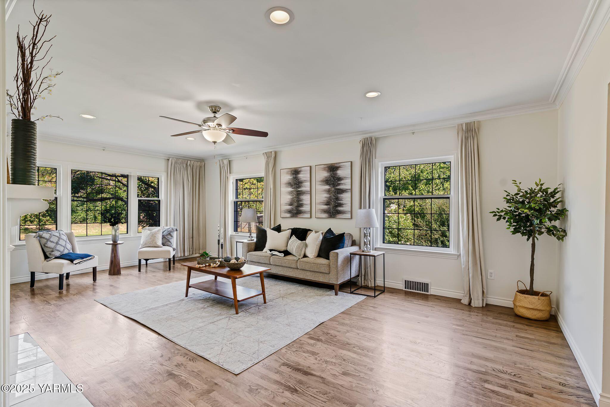3310 Summitview Avenue Yakima, WA 98902 - Photo 4 of 39 a living room with furniture and a large window