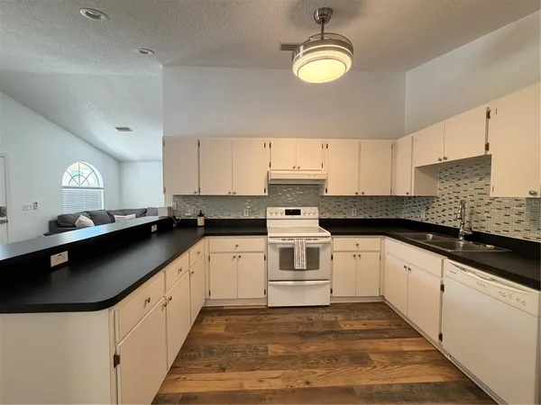 $4,800 | 2723 West Arch Street, Tampa, FL 33607