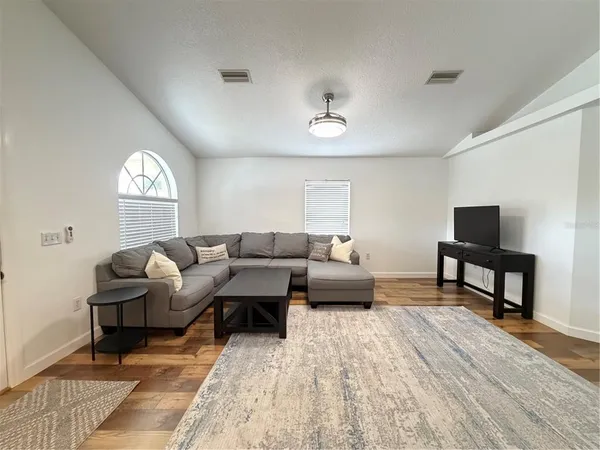 $4,800 | 2723 West Arch Street, Tampa, FL 33607