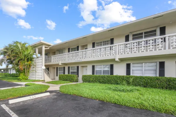 $185,900 | 2501 Red Hibiscus Boulevard, Unit 201, Delray Beach, FL 33445