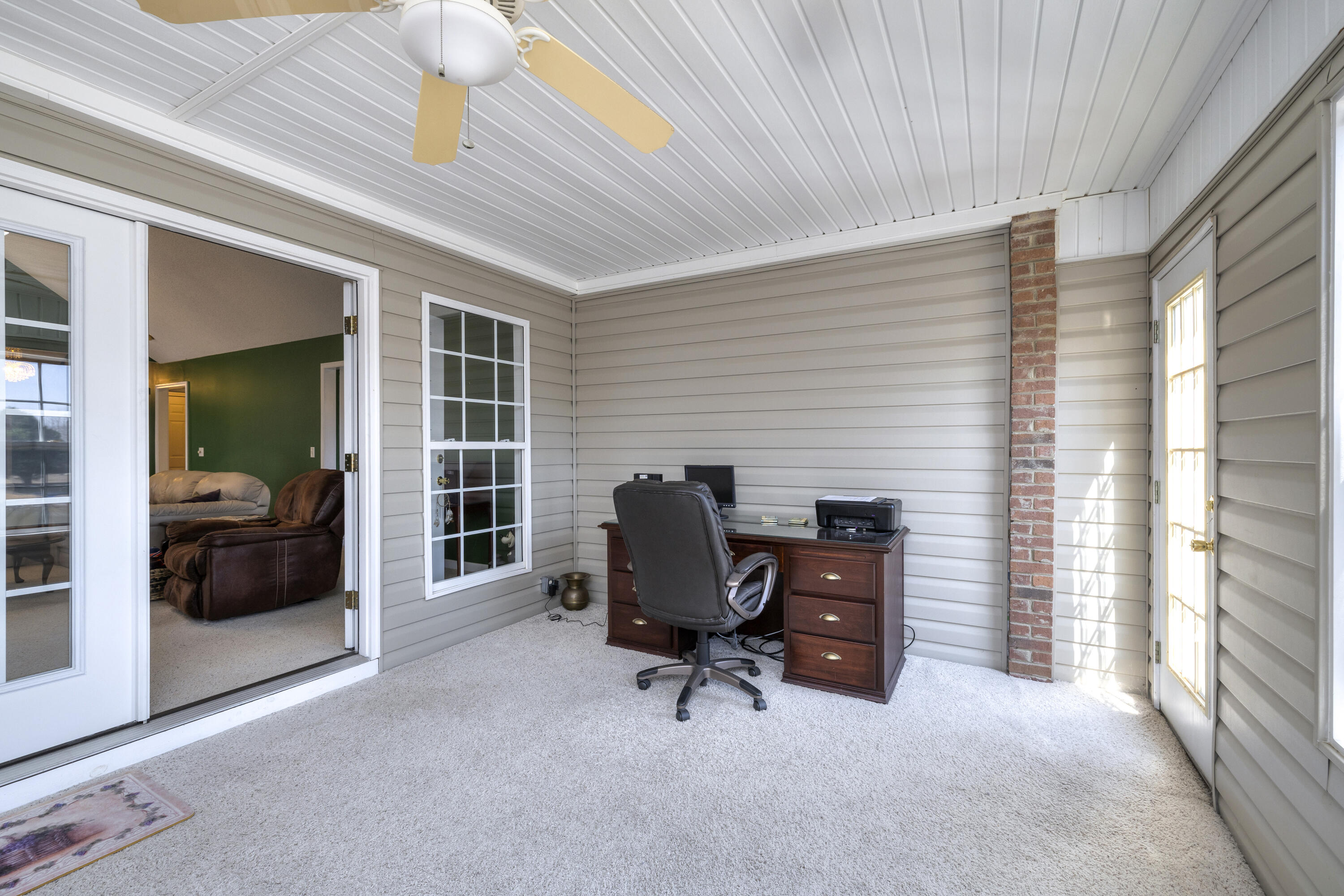 47 North Lake Circle Manning, SC 29102 - Photo 23 of 74 SUNROOM