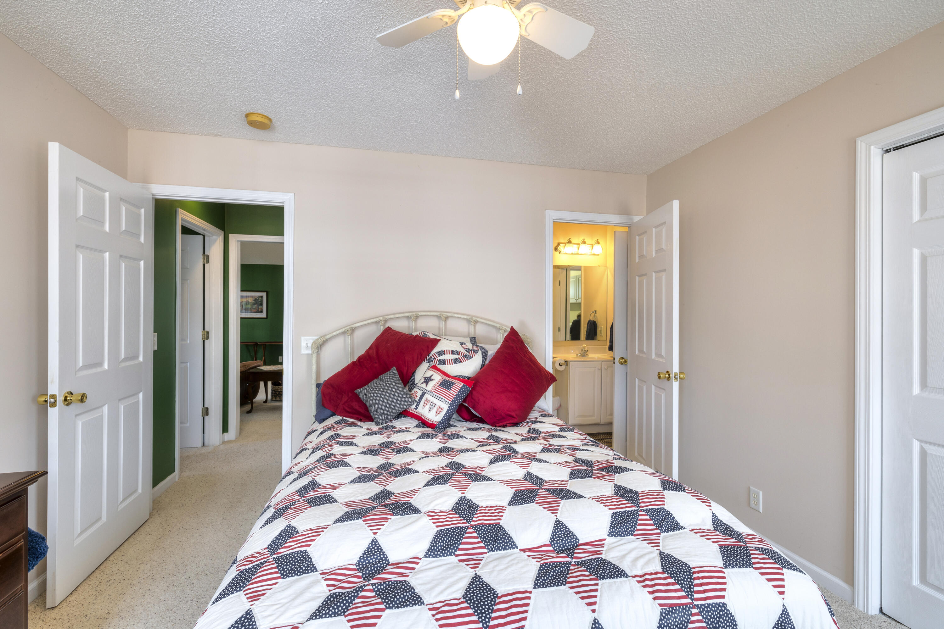 47 North Lake Circle Manning, SC 29102 - Photo 31 of 74 GUEST BEDROOM