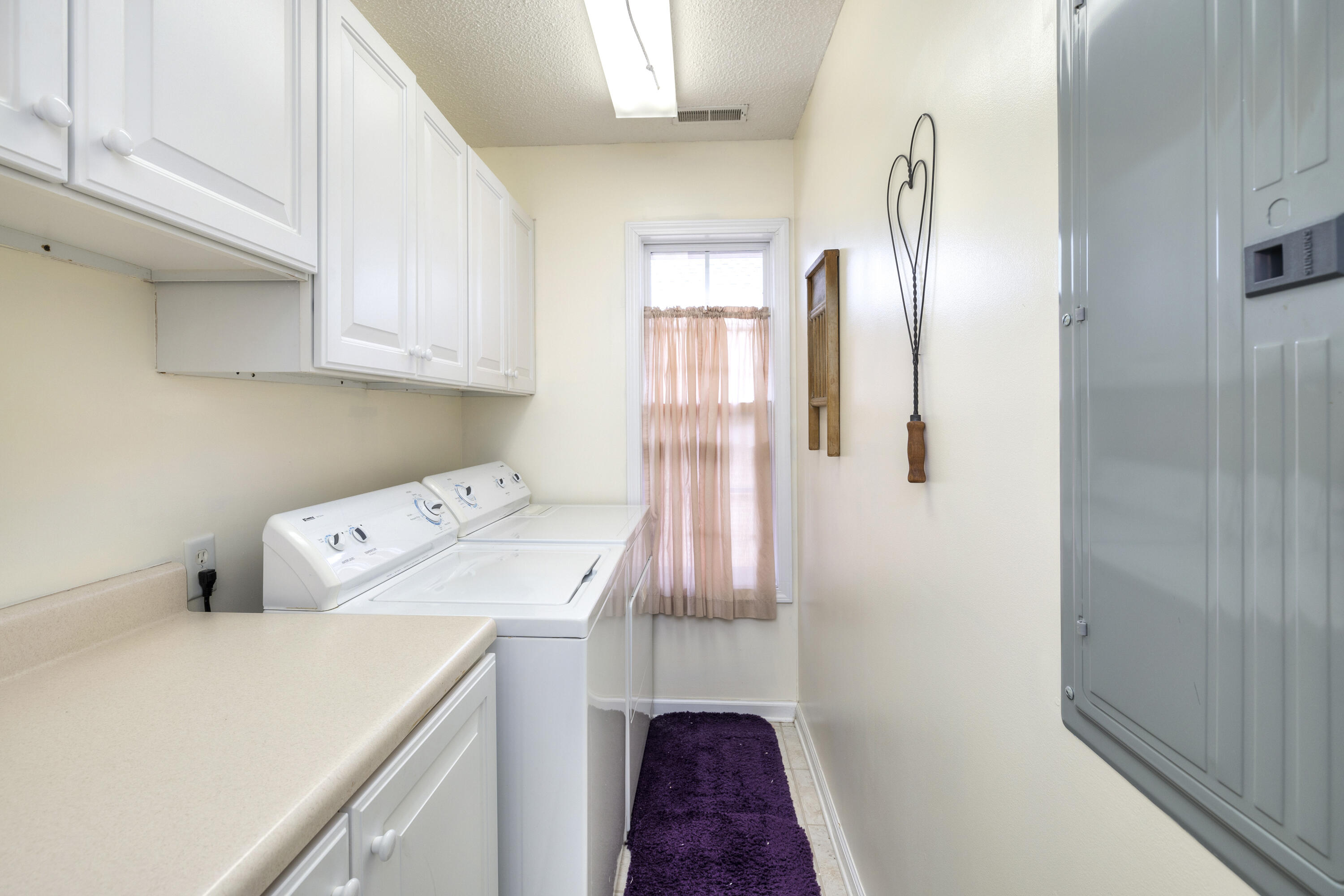 47 North Lake Circle Manning, SC 29102 - Photo 37 of 74 LAUNDRY ROOM