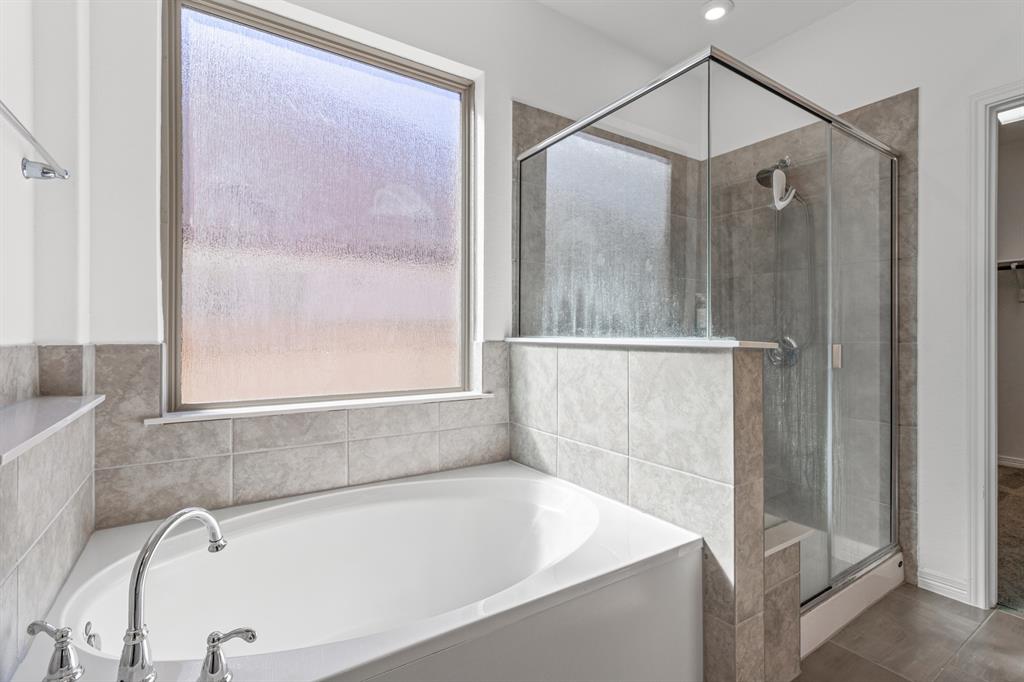 20520 Carries Ranch Road Pflugerville, TX 78660 - Photo 13 of 26 Full bath featuring a garden tub and a stall shower