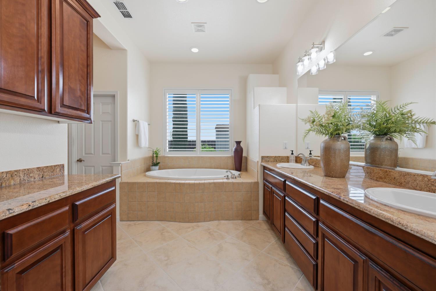 8537 Bridgestone Crescent Road Roseville, CA 95747 - Photo 28 of 64