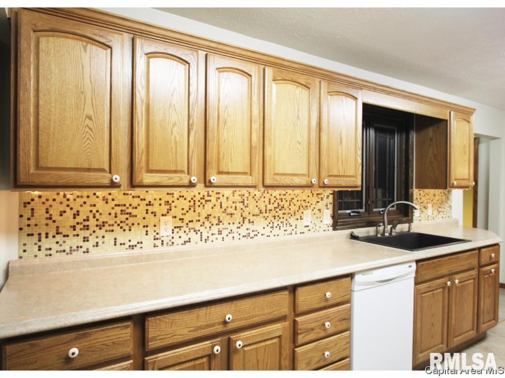 11 Beacon Ridge Drive Springfield, IL 62711 - Photo 7 of 36