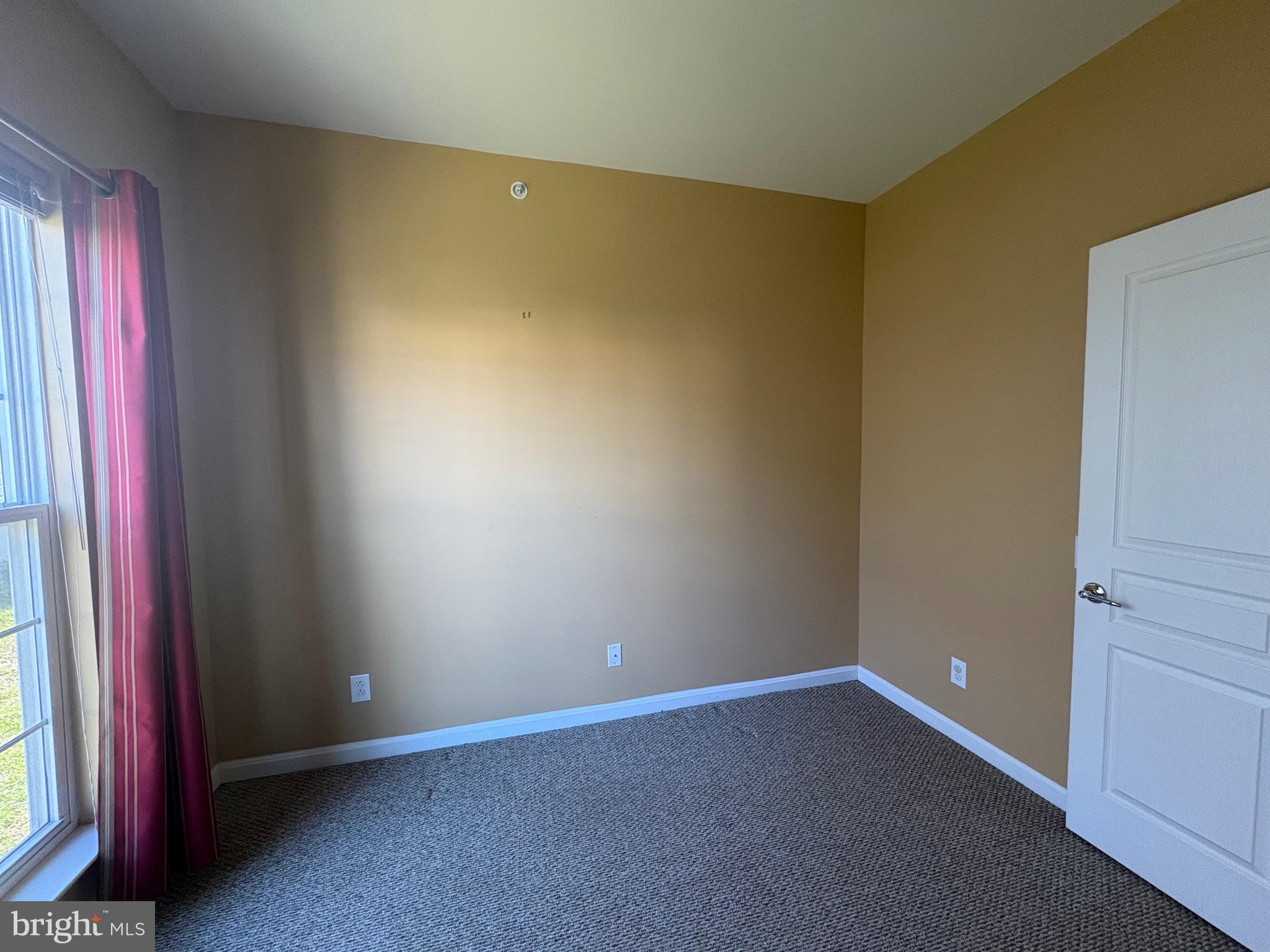 580 Prizer Court Downingtown, PA 19335 - Photo 13 of 28 an empty room with windows