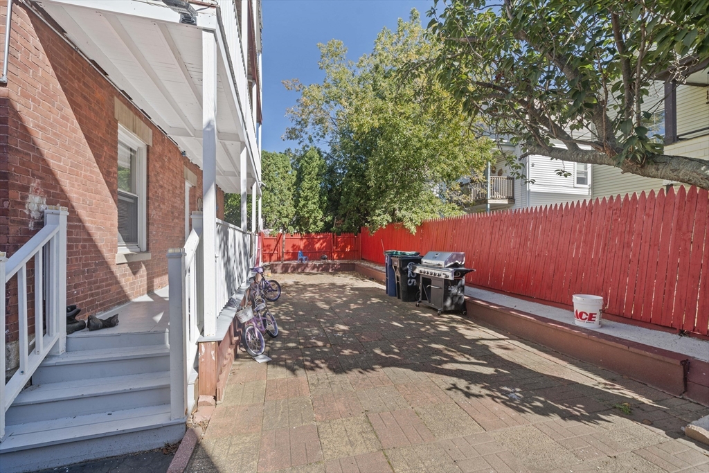 25 Perkins Street Salem, MA 01970 - Photo 4 of 28