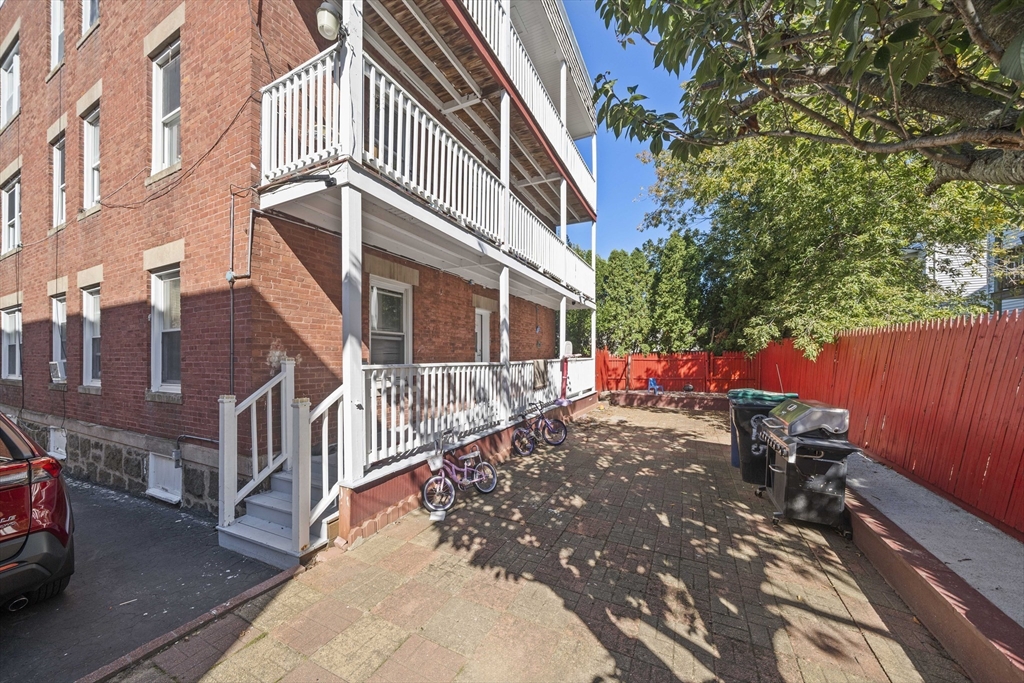 25 Perkins Street Salem, MA 01970 - Photo 5 of 28