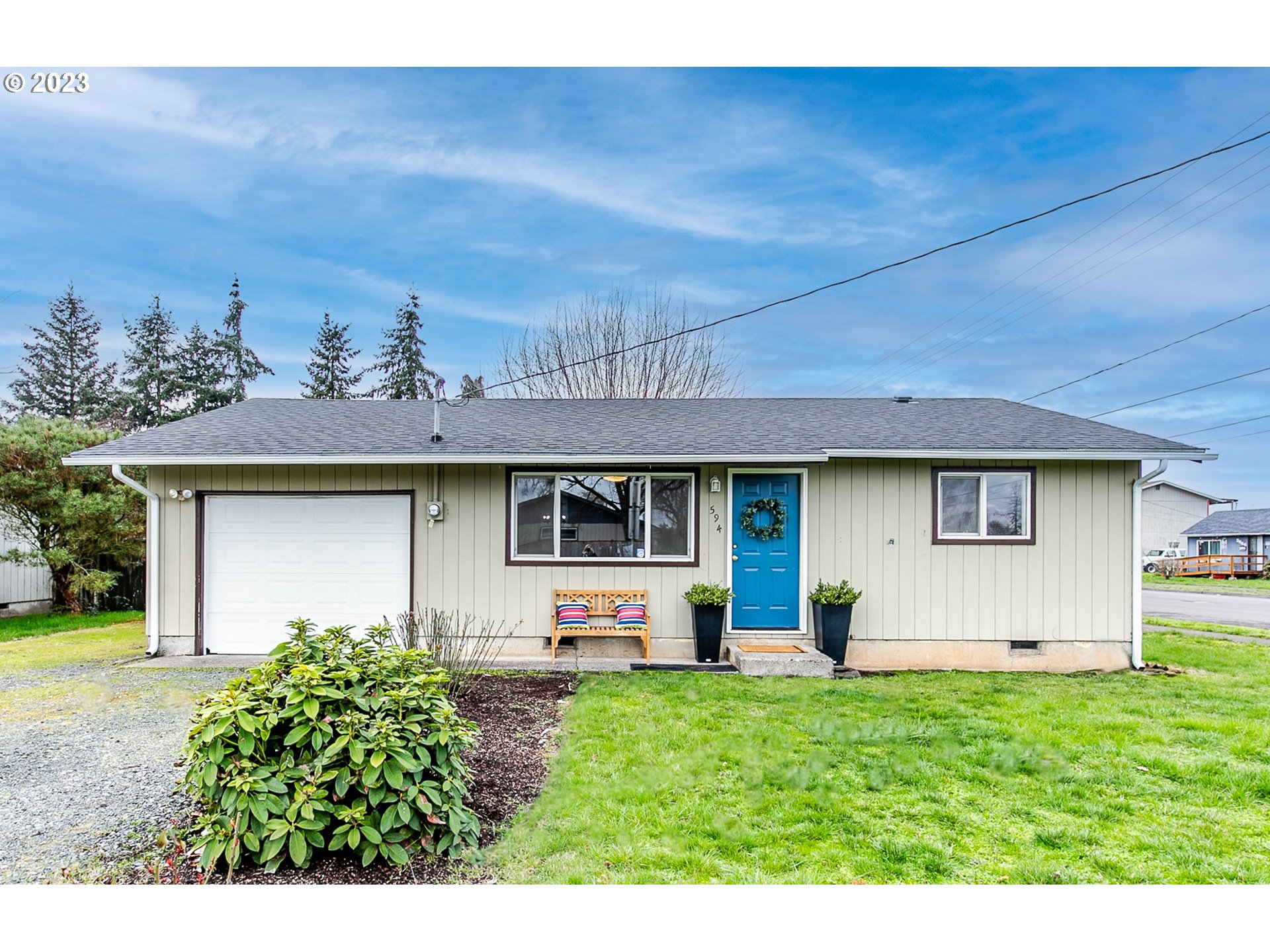 594 39th Street Springfield, OR 97478 - Photo 1 of 18 a house view with a garden space