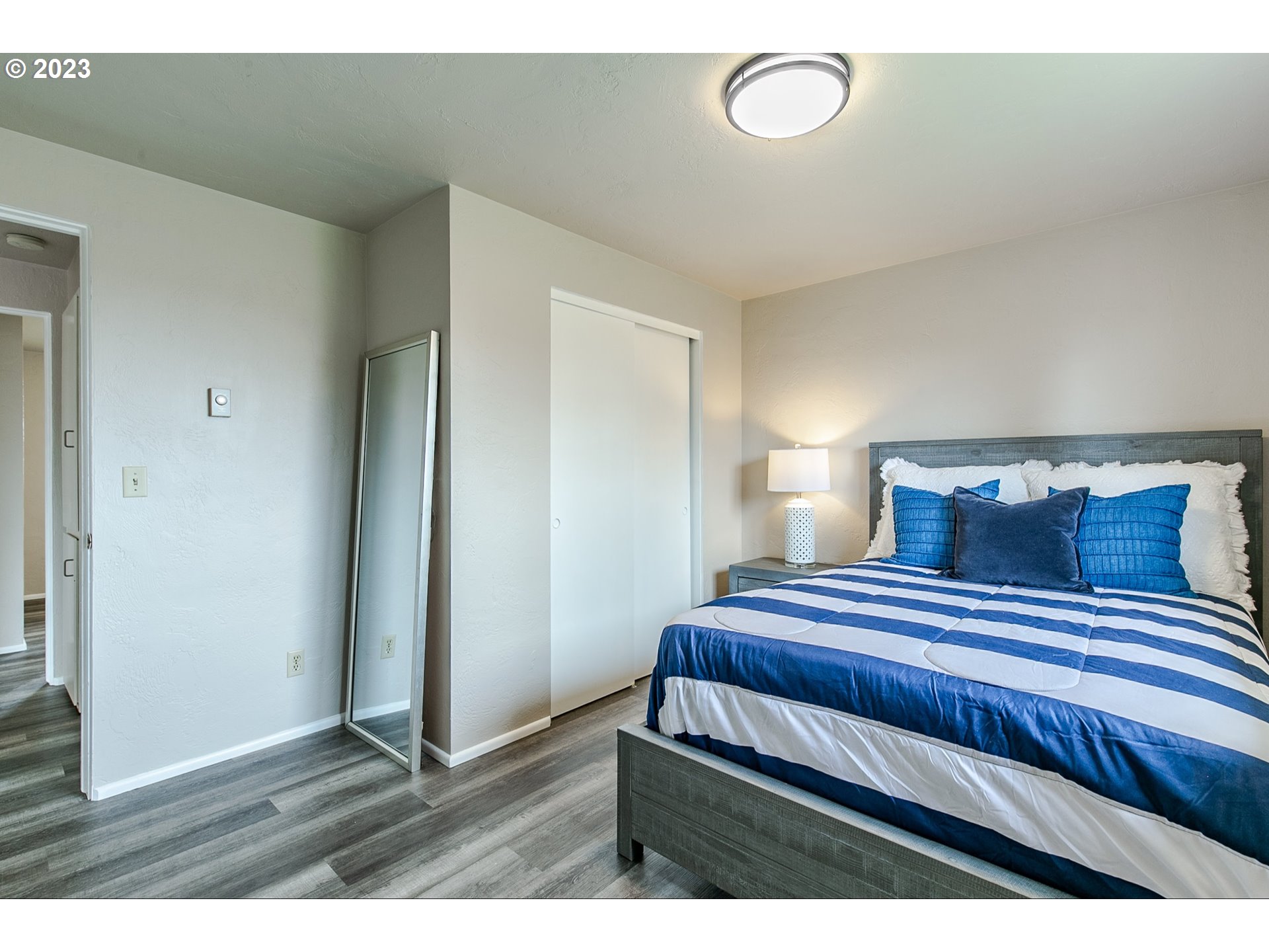 594 39th Street Springfield, OR 97478 - Photo 13 of 18 a bedroom with a bed and a window