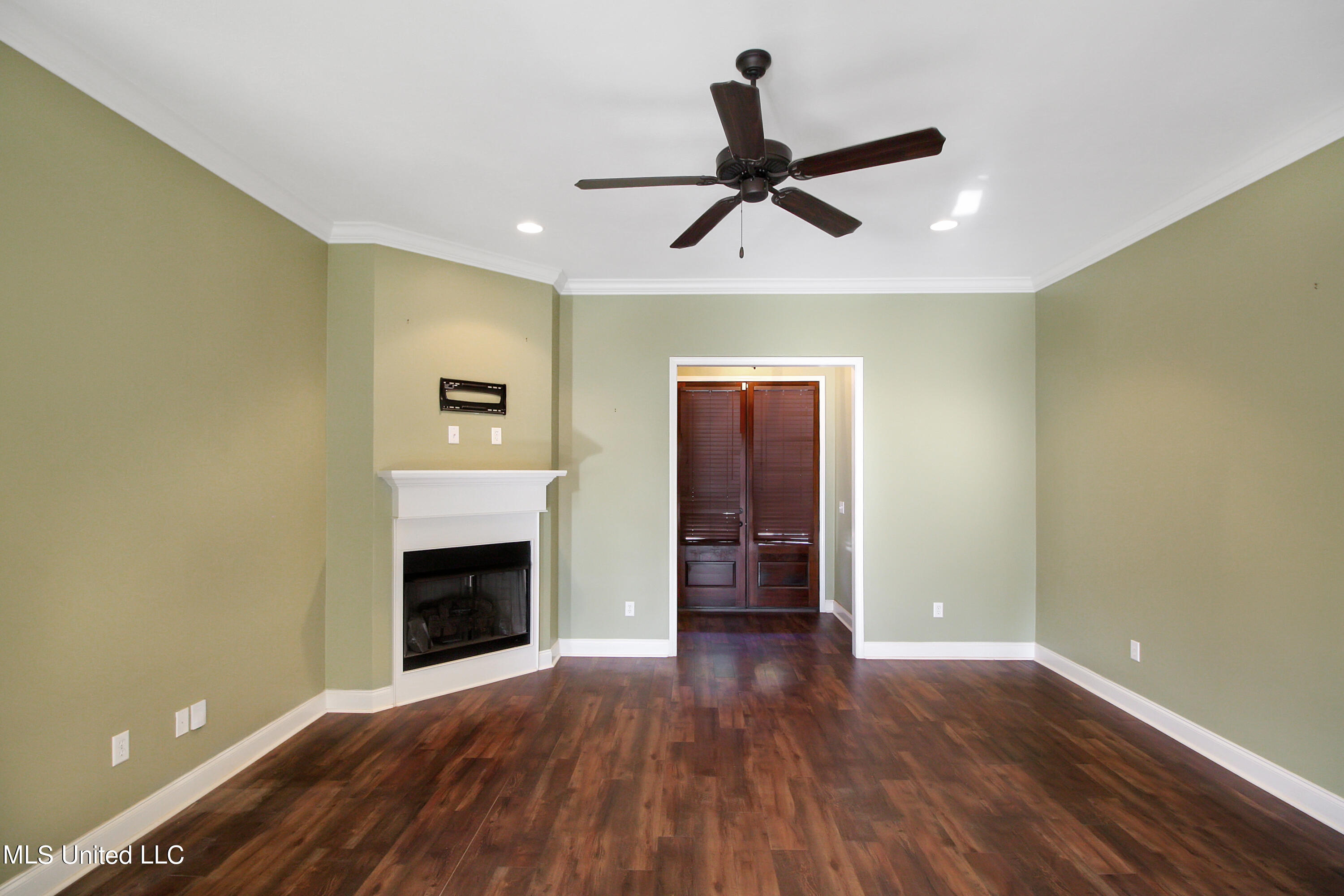 165 Harvey Circle Canton, MS 39046 - Photo 5 of 13 IMG_5151