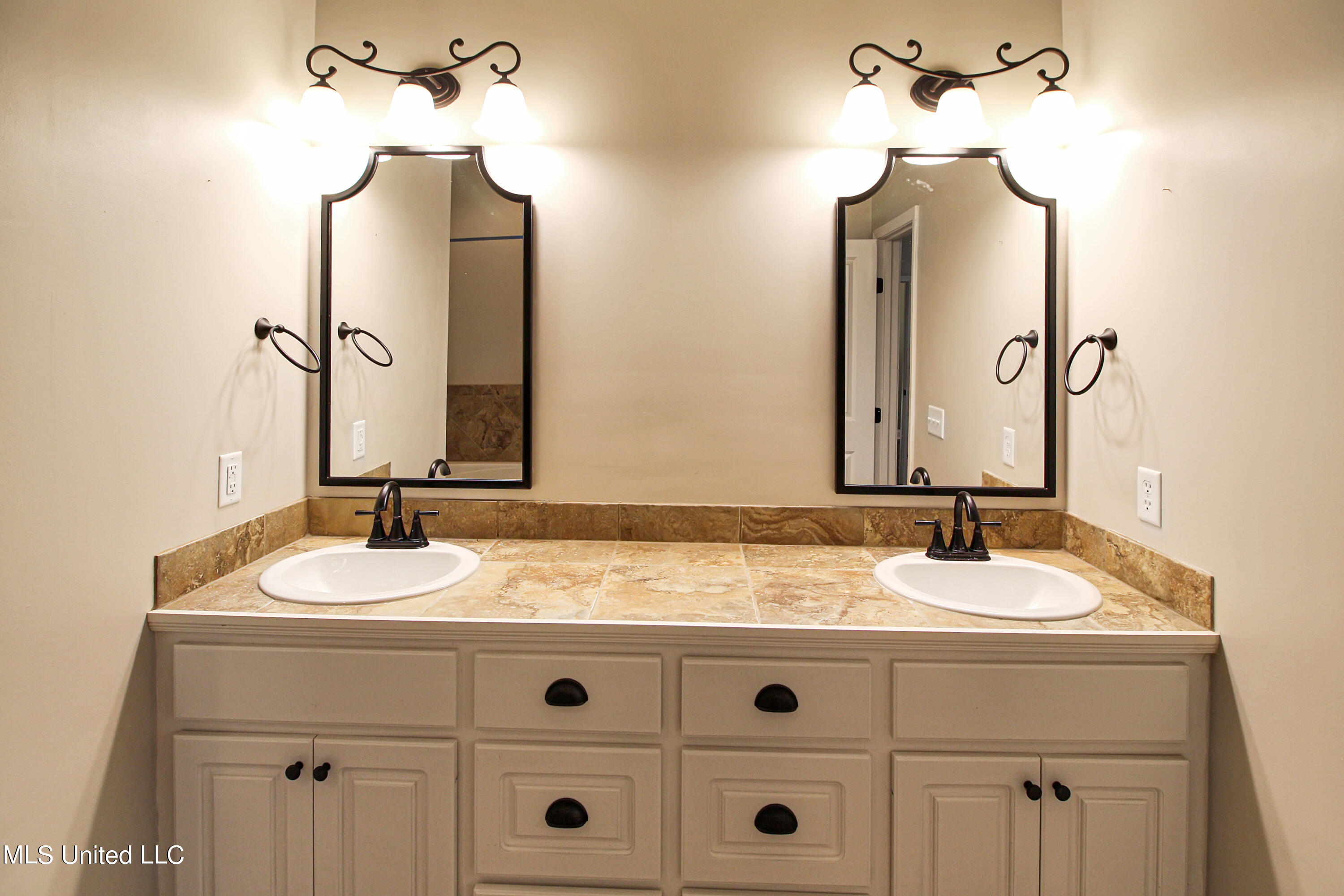 165 Harvey Circle Canton, MS 39046 - Photo 10 of 13 IMG_5178(1)