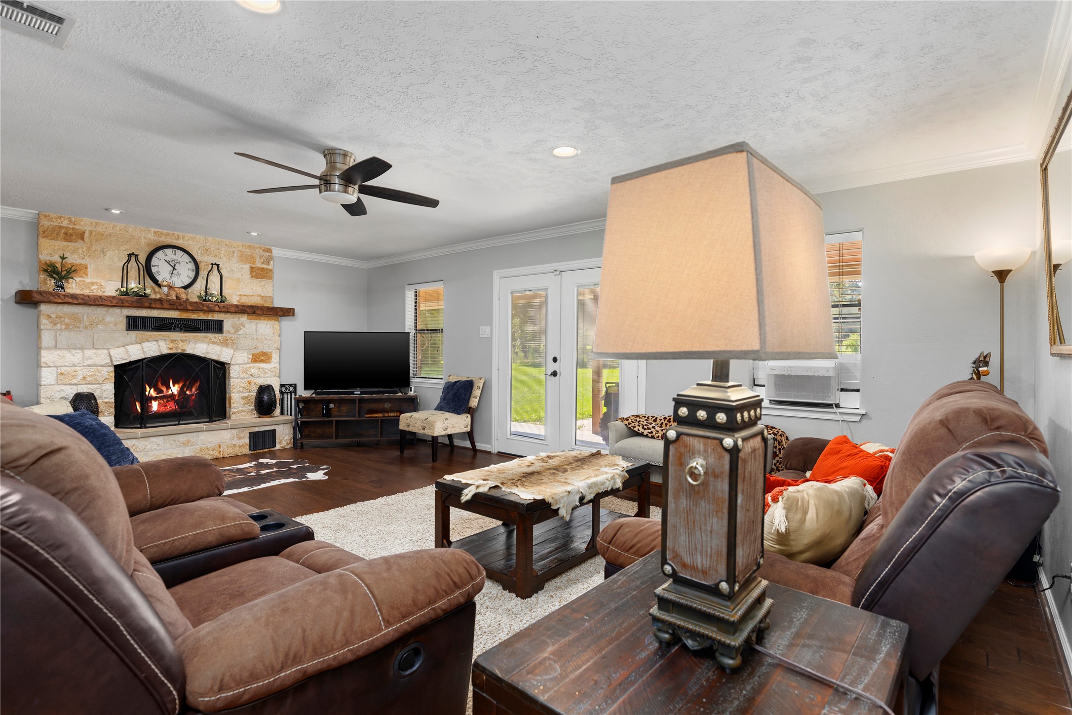 14818 Walker Road Conroe, TX 77302 - Photo 2 of 44 Living Area