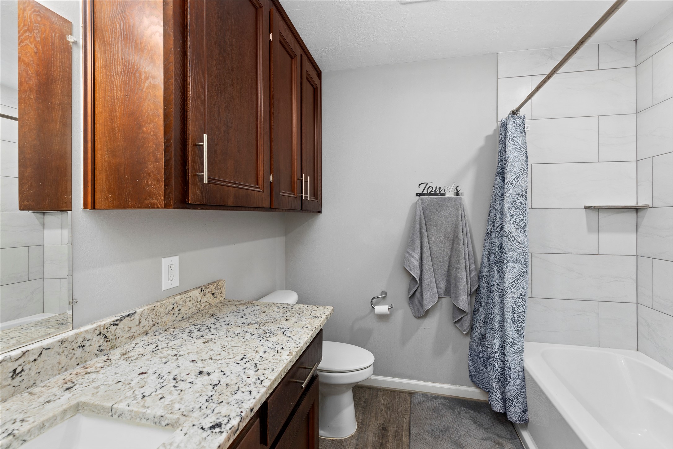 14818 Walker Road Conroe, TX 77302 - Photo 28 of 44 Guest bathroom w/ bath/shower combo