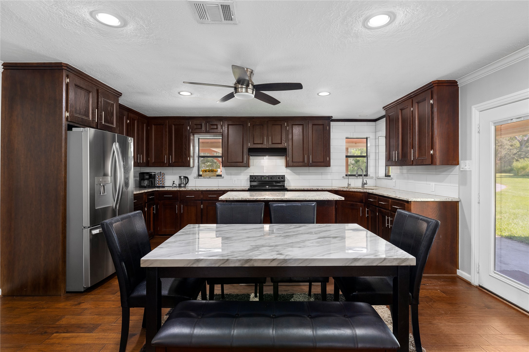 14818 Walker Road Conroe, TX 77302 - Photo 5 of 44 Kitchen and dining area