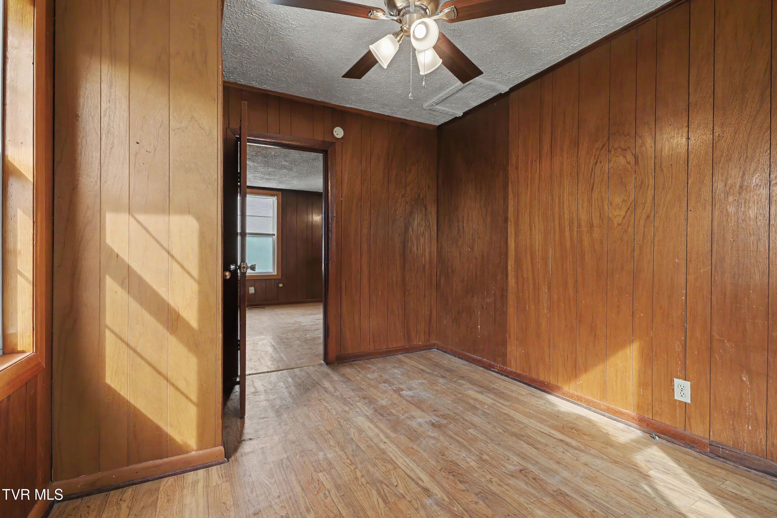 317 Biddle Street Greeneville, TN 37745 - Photo 20 of 39 15_img_0045