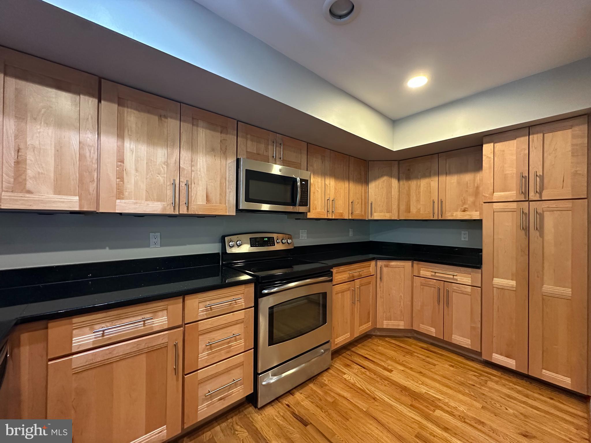 1975 Lakeport Way Reston, VA 20191 - Photo 8 of 35