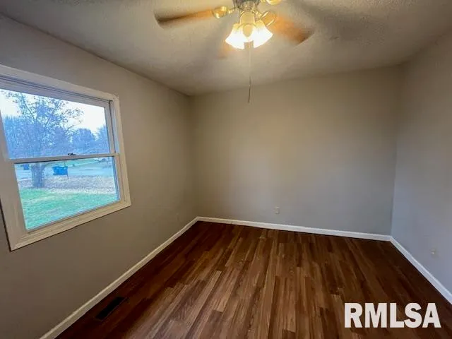 $114,900 | 101 North Lawrence Street, De Soto, IL 62924