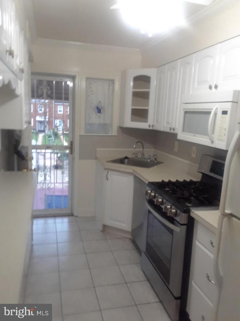 1209 Kevin Road Baltimore, MD 21229 - Photo 5 of 21 Beautifully updated kitchen