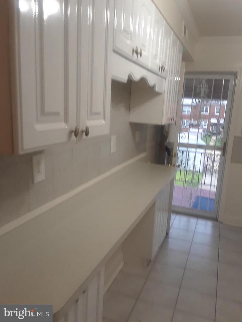 1209 Kevin Road Baltimore, MD 21229 - Photo 6 of 21 Kitchen main level