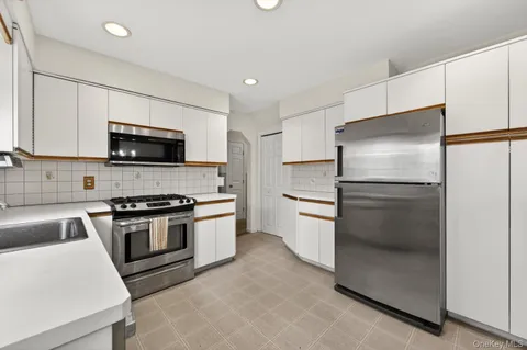 $799,000 | 567 Pearl Street, Oceanside, NY 11572