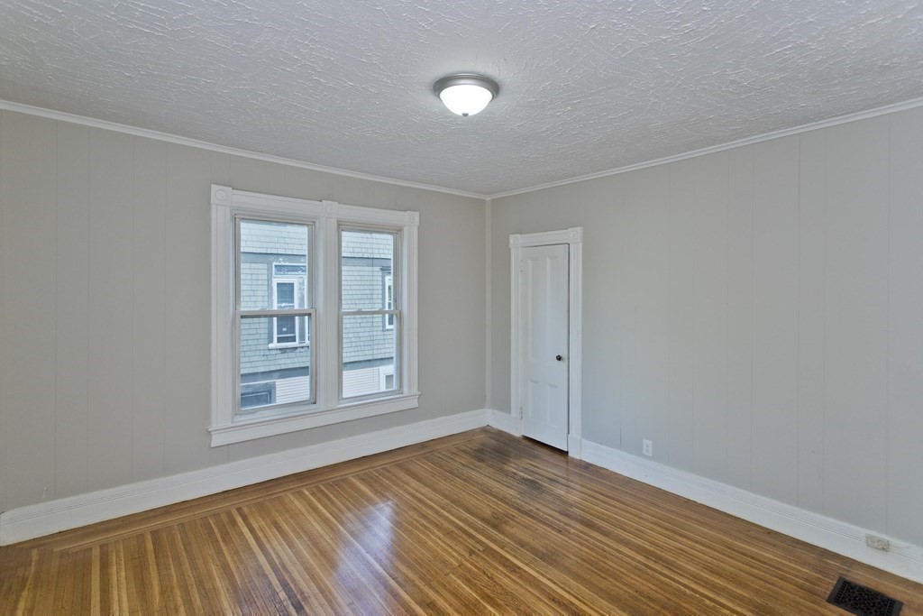 19 Yale Street Springfield, MA 01109 - Photo 18 of 39 Gallery Image 18