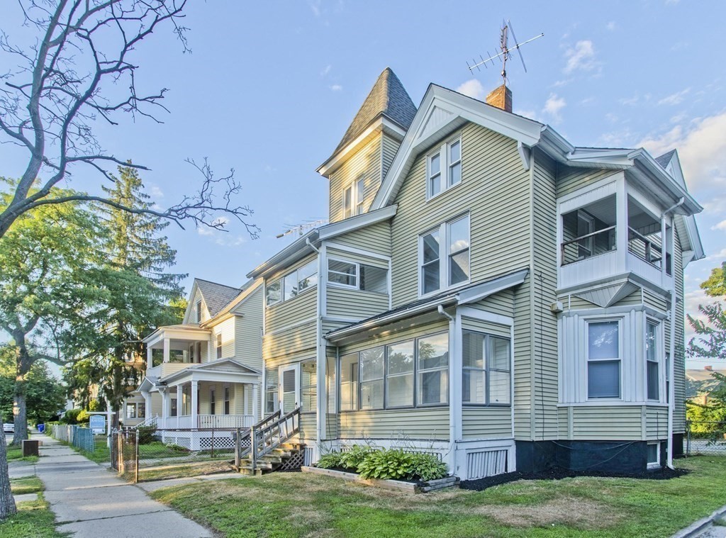 19 Yale Street Springfield, MA 01109 - Photo 2 of 39 Gallery Image 2