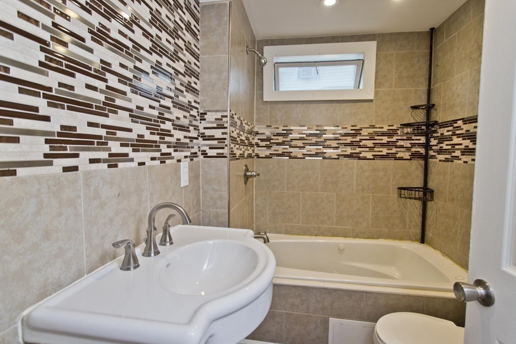 19 Yale Street Springfield, MA 01109 - Photo 22 of 39 Gallery Image 22