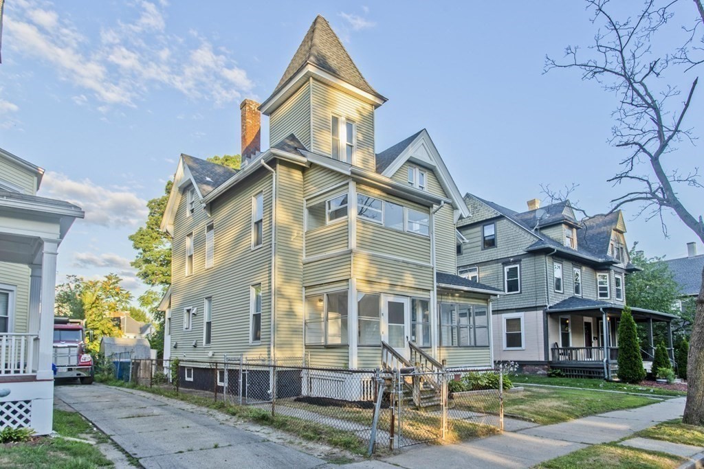 19 Yale Street Springfield, MA 01109 - Photo 3 of 39 Gallery Image 3