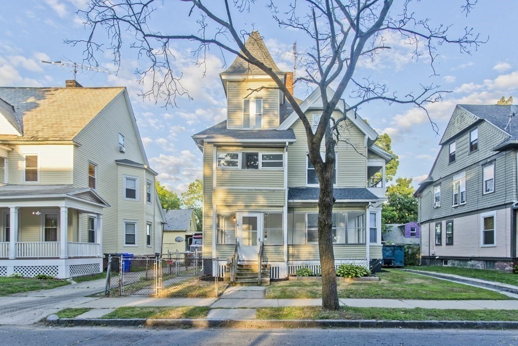 19 Yale Street Springfield, MA 01109 - Photo 4 of 39 Gallery Image 4