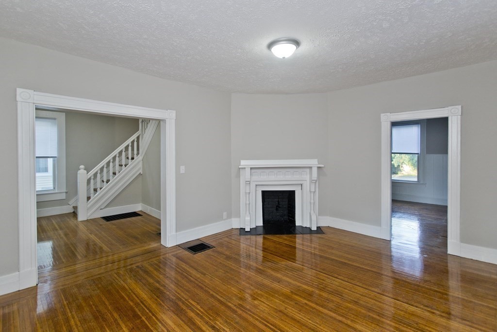 19 Yale Street Springfield, MA 01109 - Photo 7 of 39 Gallery Image 7