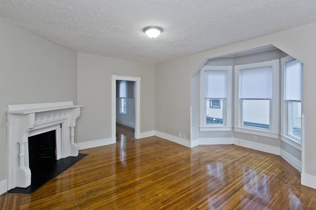 19 Yale Street Springfield, MA 01109 - Photo 8 of 39 Gallery Image 8