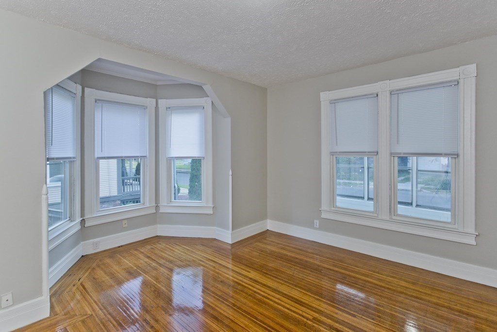 19 Yale Street Springfield, MA 01109 - Photo 9 of 39 Gallery Image 9