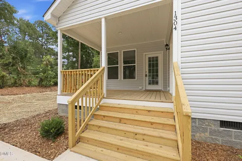 $299,900 | 1304 Goldsboro Avenue, Sanford, NC 27330